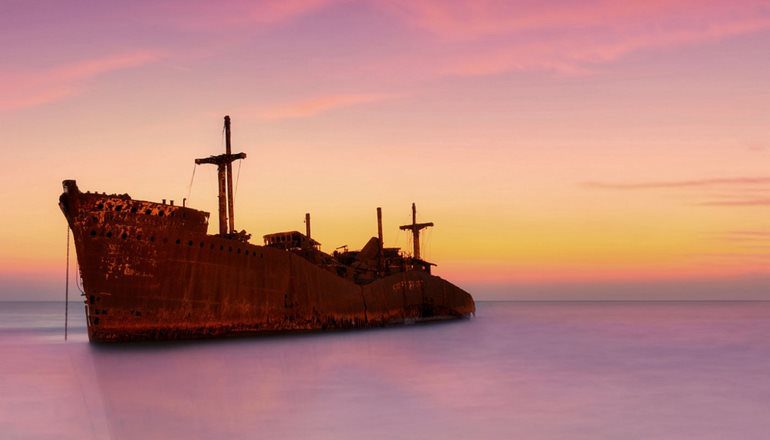 How far is it from Qeshm to Kish?