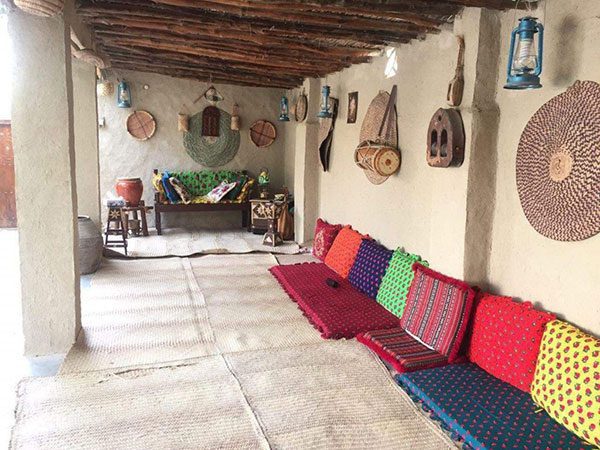 اقامتگاه بوم گردی باغ آیینهای زینت، یکی از اقامتگاههای بومی قشم است